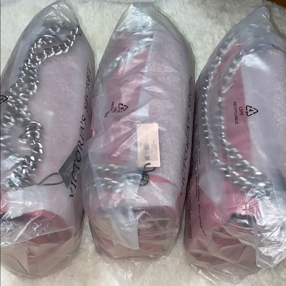 VS Chevron Quilt Small Bond Street Shoulder Bag - Picture 6 of 7